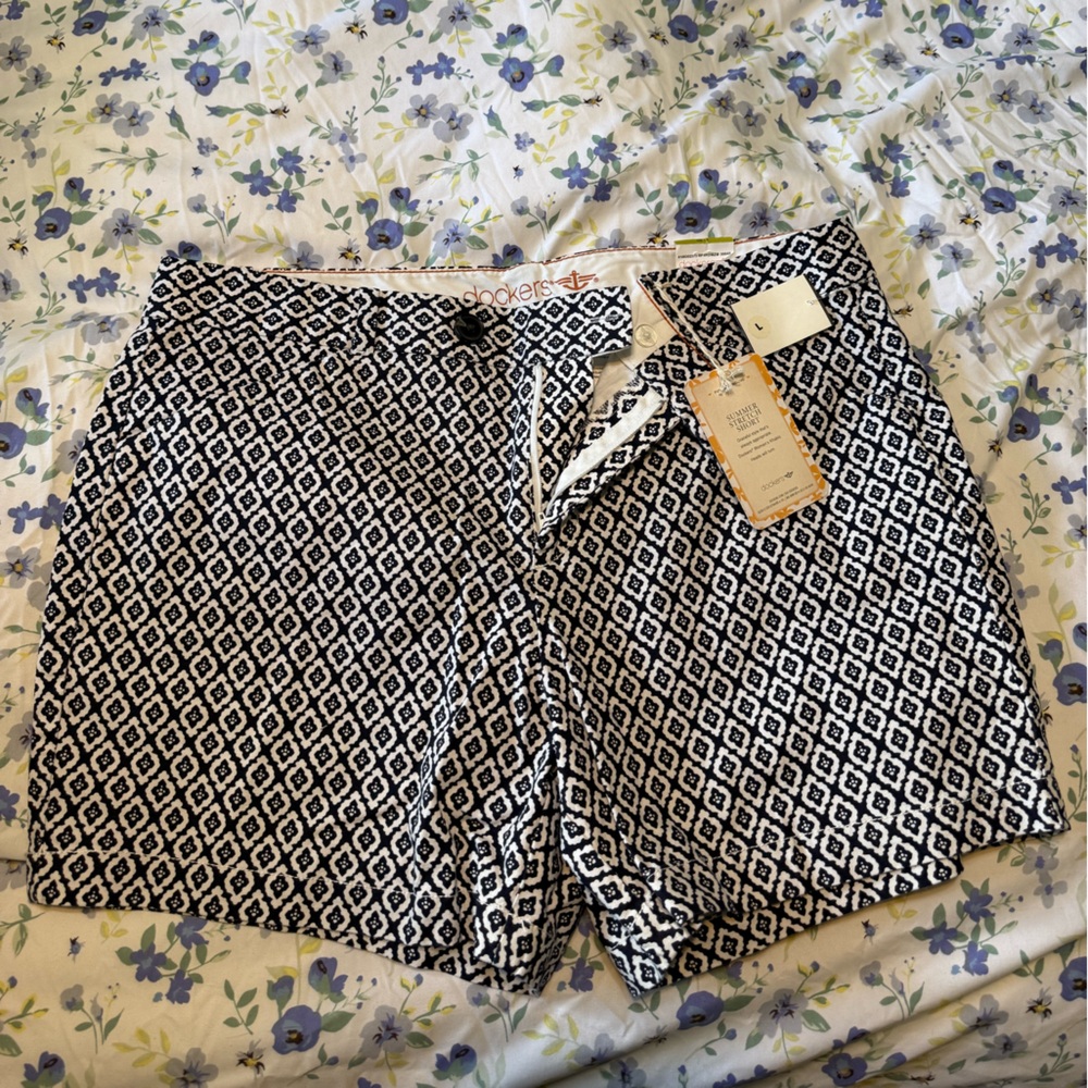 Dockers Black and White Geometric Shorts